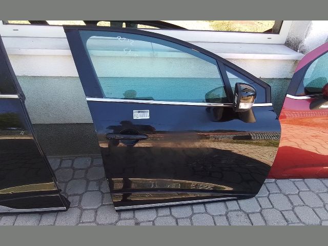 bontott RENAULT CLIO IV Jobb első Ajtó (Részeivel)