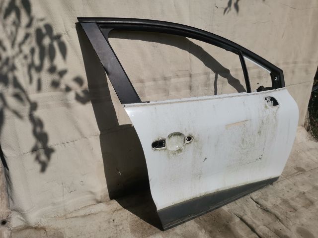 bontott RENAULT CLIO IV Jobb első Ajtó (Üres lemez)