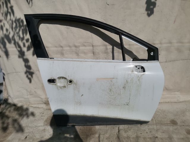 bontott RENAULT CLIO IV Jobb első Ajtó (Üres lemez)