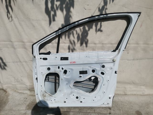 bontott RENAULT CLIO IV Jobb első Ajtó (Üres lemez)