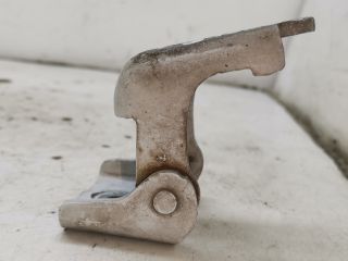 bontott RENAULT CLIO IV Jobb első Alsó Zsanér