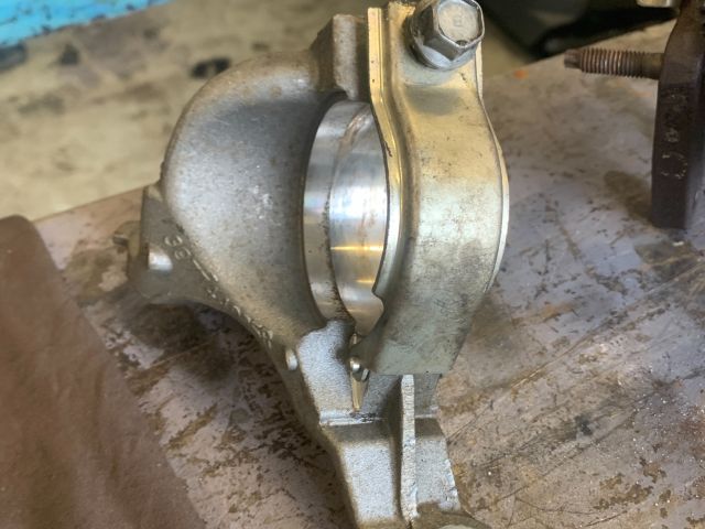 bontott RENAULT CLIO IV Jobb első Féltengely Tartó