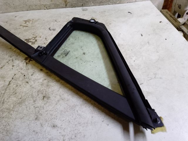 bontott RENAULT CLIO IV Jobb első Fixüveg (Ajtóban)