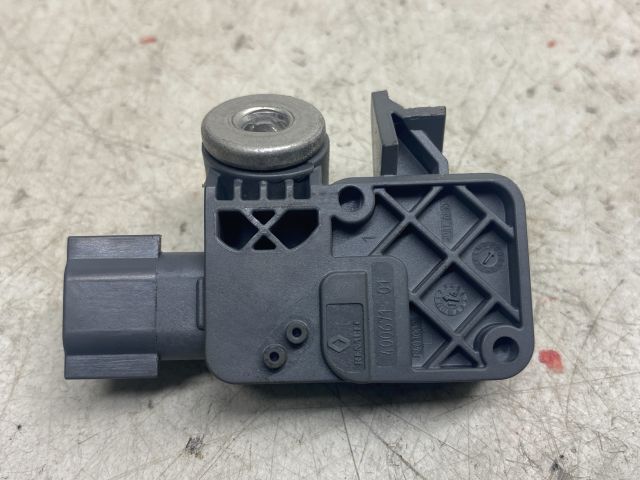 bontott RENAULT CLIO IV Jobb első Oldal Ütközés Érzékelő