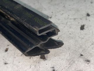 bontott RENAULT CLIO IV Jobb első Vízlehúzó Gumicsík