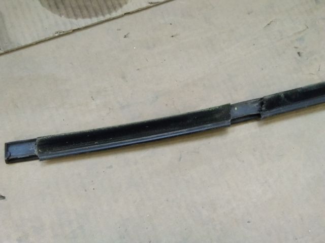 bontott RENAULT CLIO IV Jobb első Vízlehúzó Gumicsík