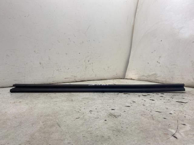 bontott RENAULT CLIO IV Jobb első Vízlehúzó Gumicsík