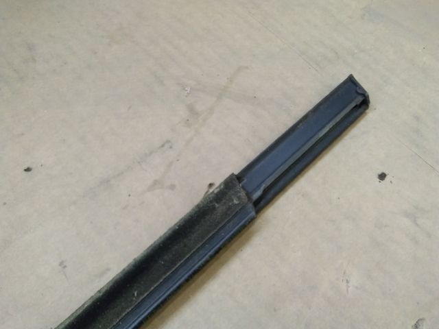 bontott RENAULT CLIO IV Jobb első Vízlehúzó Gumicsík