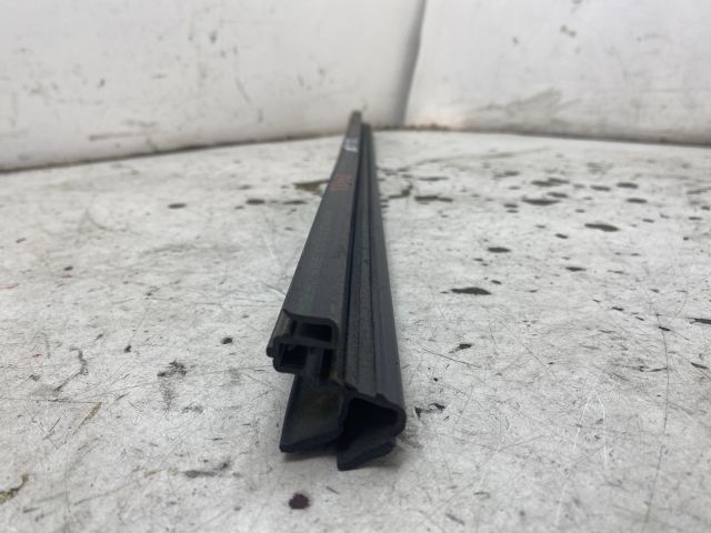 bontott RENAULT CLIO IV Jobb első Vízlehúzó Gumicsík