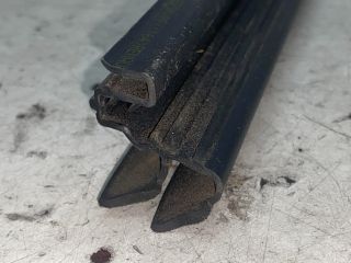 bontott RENAULT CLIO IV Jobb első Vízlehúzó Gumicsík