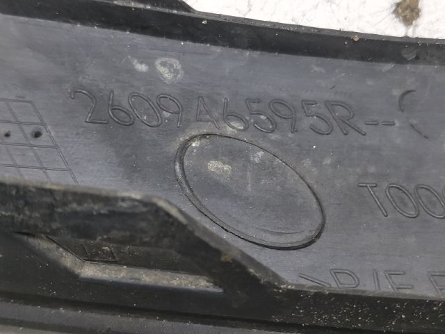 bontott RENAULT CLIO IV Jobb Fényszóró Bajusz Díszléc