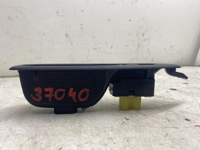 bontott RENAULT CLIO IV Jobb hátsó Ablakemelő Kapcsoló