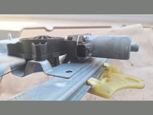 bontott RENAULT CLIO IV Jobb hátsó Ablakemelő Szerkezet (Elektromos)