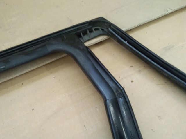 bontott RENAULT CLIO IV Jobb hátsó Ablakvezető Gumi