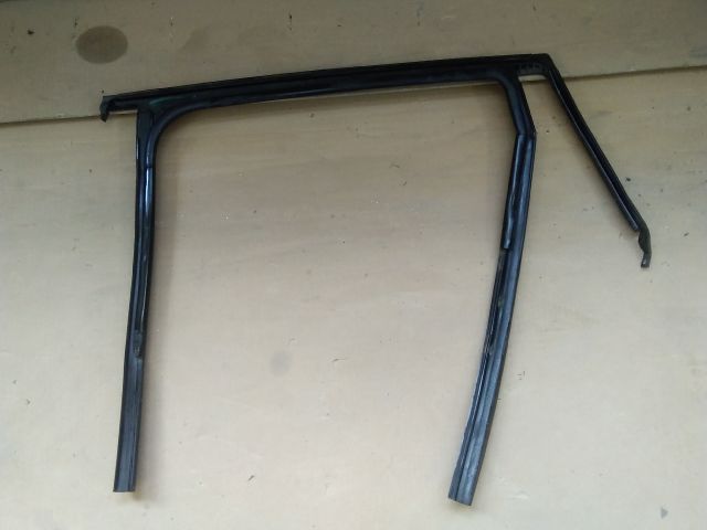 bontott RENAULT CLIO IV Jobb hátsó Ablakvezető Gumi