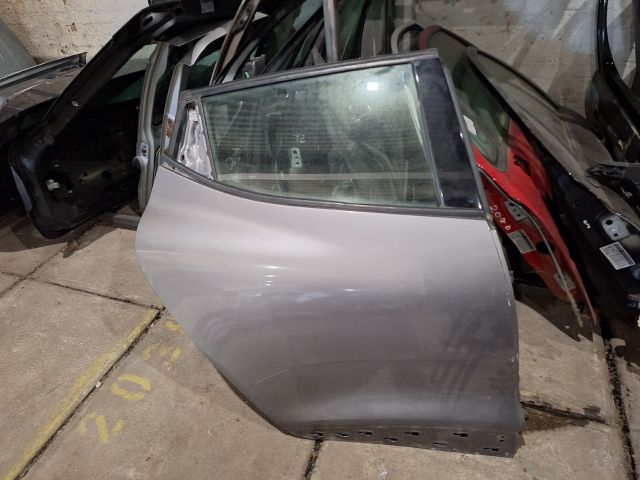 bontott RENAULT CLIO IV Jobb hátsó Ajtó (Részeivel)