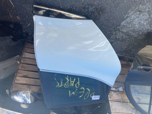 bontott RENAULT CLIO IV Jobb hátsó Ajtó (Részeivel)