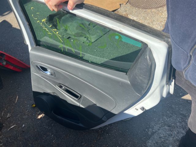 bontott RENAULT CLIO IV Jobb hátsó Ajtó (Részeivel)