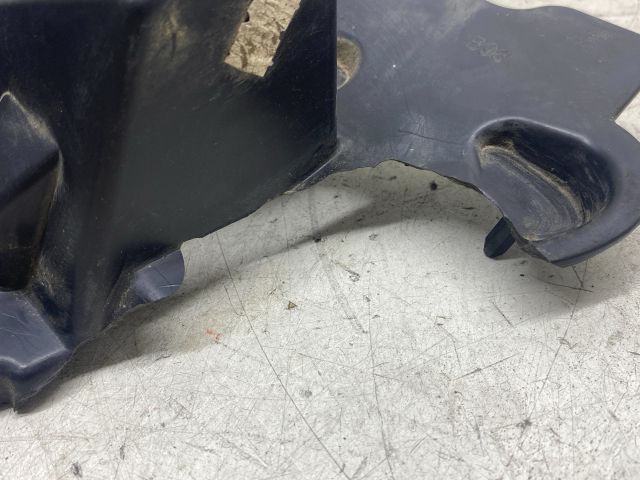 bontott RENAULT CLIO IV Jobb hátsó Lökhárító Tartó (Műanyag)