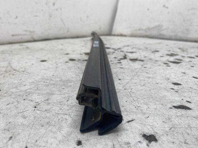 bontott RENAULT CLIO IV Jobb hátsó Vízlehúzó Gumicsík