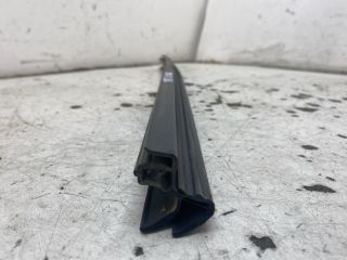 bontott RENAULT CLIO IV Jobb hátsó Vízlehúzó Gumicsík