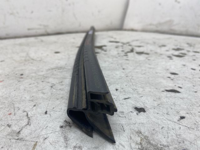 bontott RENAULT CLIO IV Jobb hátsó Vízlehúzó Gumicsík