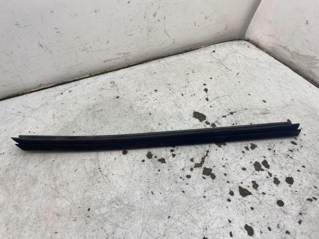 bontott RENAULT CLIO IV Jobb hátsó Vízlehúzó Gumicsík