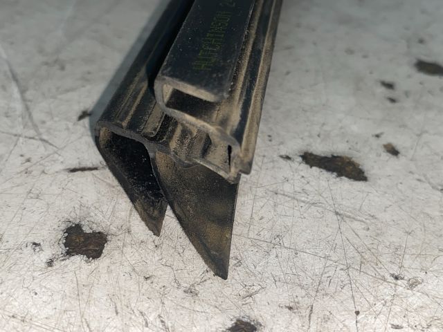 bontott RENAULT CLIO IV Jobb hátsó Vízlehúzó Gumicsík