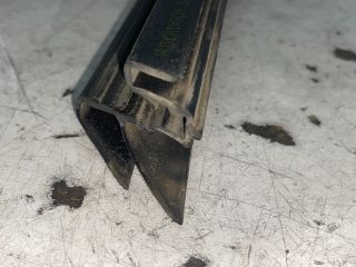 bontott RENAULT CLIO IV Jobb hátsó Vízlehúzó Gumicsík