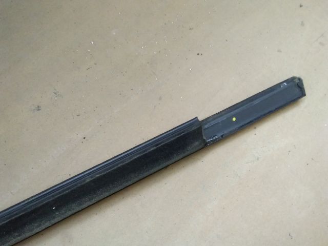 bontott RENAULT CLIO IV Jobb hátsó Vízlehúzó Gumicsík