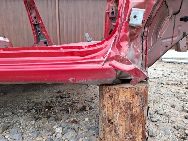 bontott RENAULT CLIO IV Jobb Küszöb