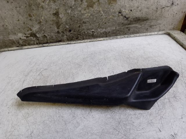 bontott RENAULT CLIO IV Jobb Levélrács Záróvég