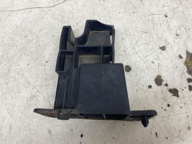 bontott RENAULT CLIO IV Jobb Lökhárító Tartó Nyúlványvég