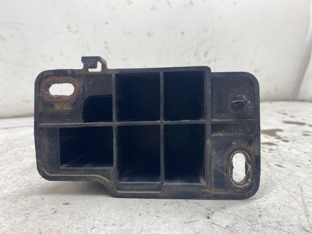 bontott RENAULT CLIO IV Jobb Lökhárító Tartó Nyúlványvég