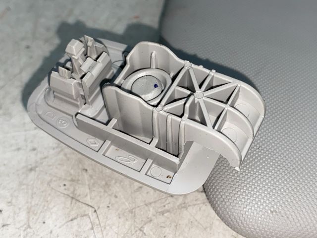 bontott RENAULT CLIO IV Jobb Napellenző