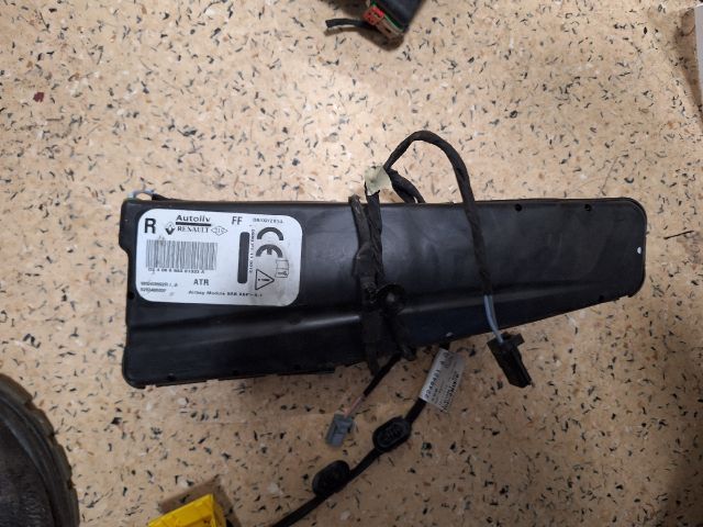 bontott RENAULT CLIO IV Jobb Oldallégzsák