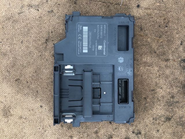 bontott RENAULT CLIO IV Kártyaolvasó