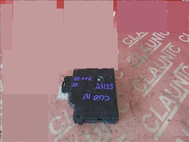 bontott RENAULT CLIO IV Kártyaolvasó