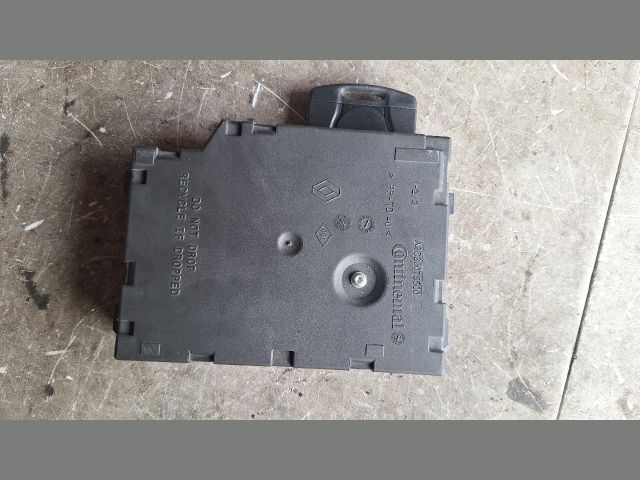 bontott RENAULT CLIO IV Kártyaolvasó