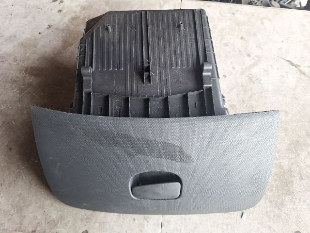 bontott RENAULT CLIO IV Kesztyűtartó Ajtó