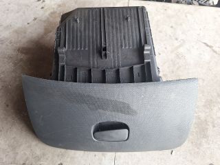 bontott RENAULT CLIO IV Kesztyűtartó Ajtó