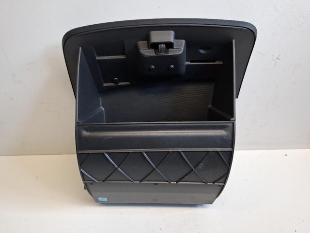 bontott RENAULT CLIO IV Kesztyűtartó