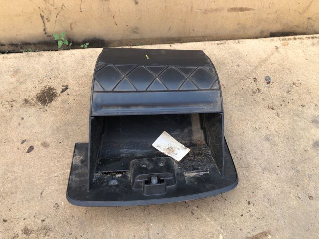 bontott RENAULT CLIO IV Kesztyűtartó