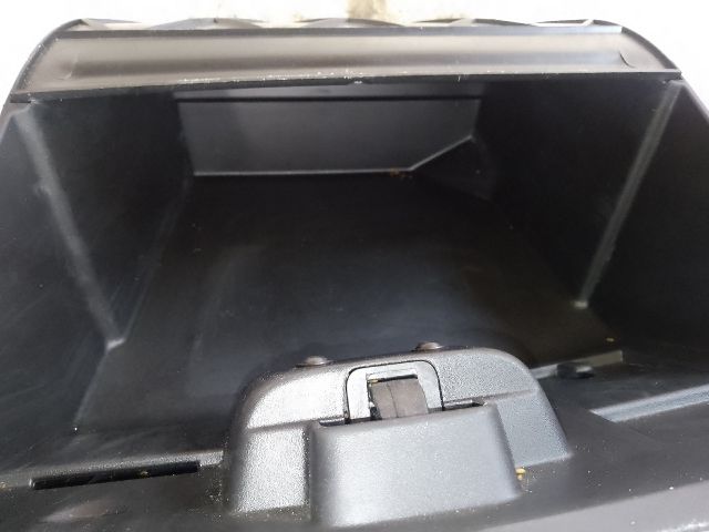 bontott RENAULT CLIO IV Kesztyűtartó