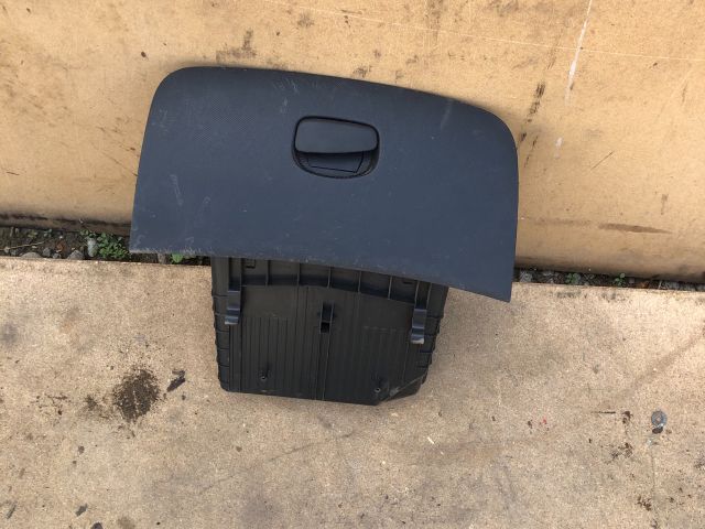 bontott RENAULT CLIO IV Kesztyűtartó