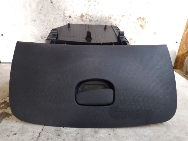 bontott RENAULT CLIO IV Kesztyűtartó