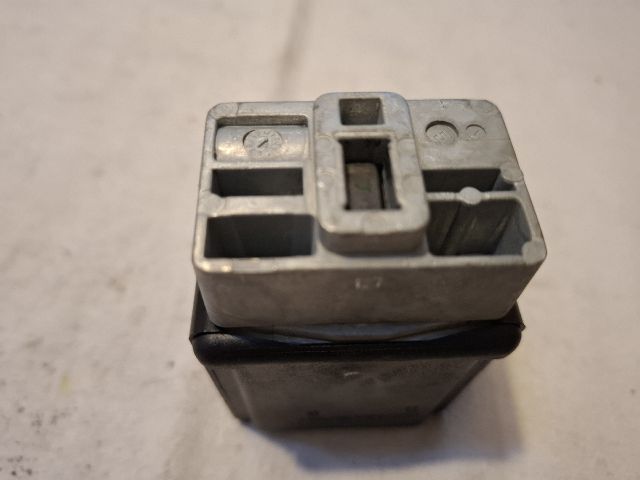 bontott RENAULT CLIO IV Kormányzár (Elektromos)