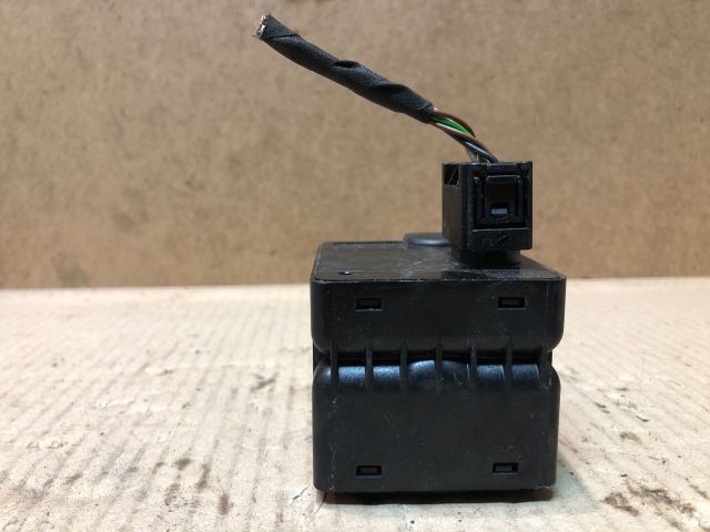 bontott RENAULT CLIO IV Kormányzár (Elektromos)