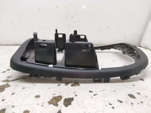 bontott RENAULT CLIO IV Középkonzol Keret