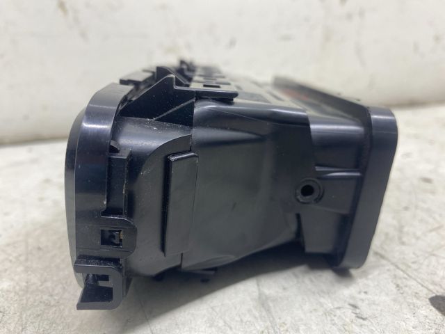 bontott RENAULT CLIO IV Középső Szellőző